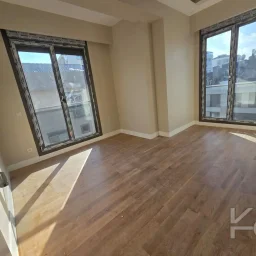 Laci̇vertcadde Caddebostan Sahi̇l Katta Tek Balkonlu Deni̇z Manzarali 170m² Net  4.5+1