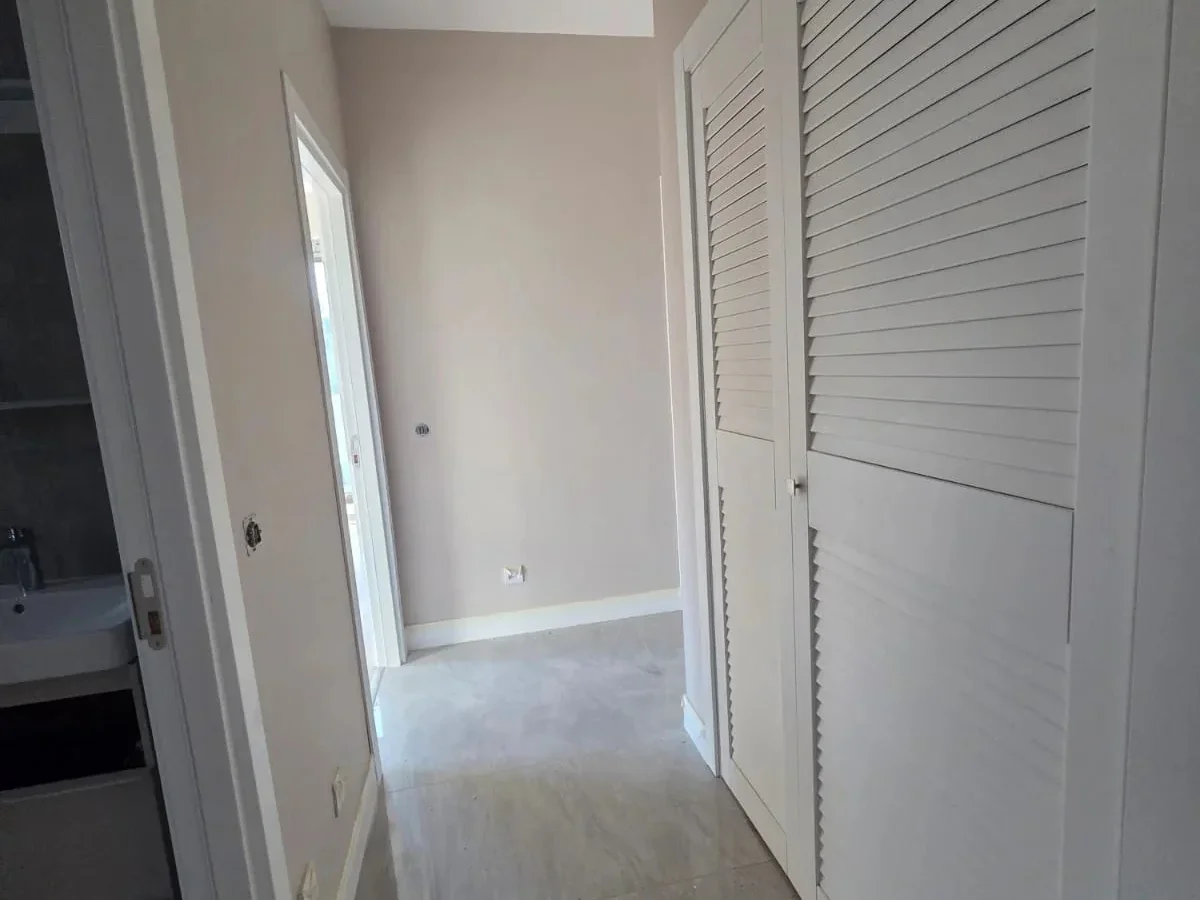 Laci̇vertcadde Caddebostan Sahi̇l Katta Tek Balkonlu Deni̇z Manzarali 170m² Net  4.5+1