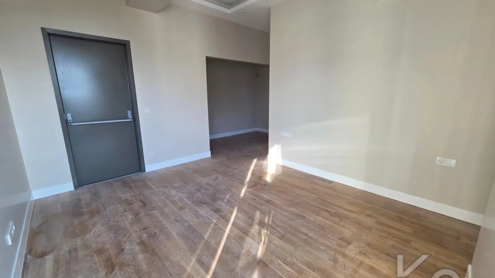 Laci̇vertcadde Caddebostan Sahi̇l Katta Tek Balkonlu Deni̇z Manzarali 170m² Net  4.5+1