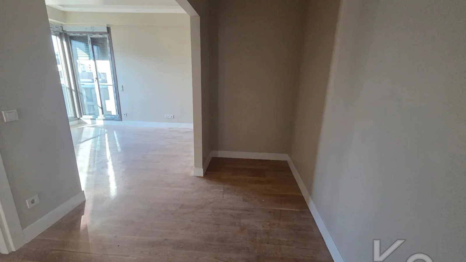 Laci̇vertcadde Caddebostan Sahi̇l Katta Tek Balkonlu Deni̇z Manzarali 170m² Net  4.5+1