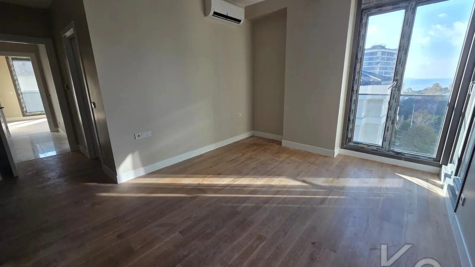Laci̇vertcadde Caddebostan Sahi̇l Katta Tek Balkonlu Deni̇z Manzarali 170m² Net  4.5+1