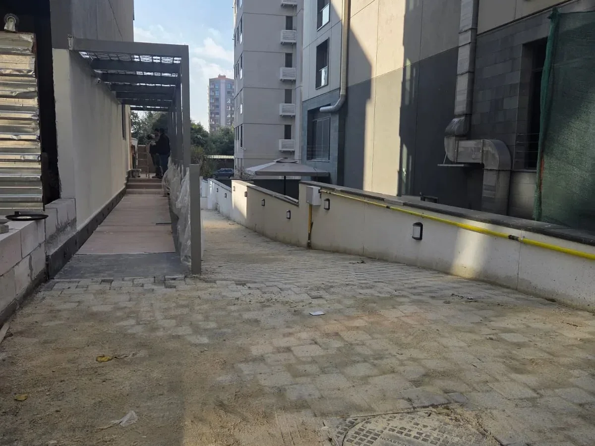 Laci̇vertcadde Caddebostan Sahi̇l Katta Tek Balkonlu Deni̇z Manzarali 170m² Net  4.5+1