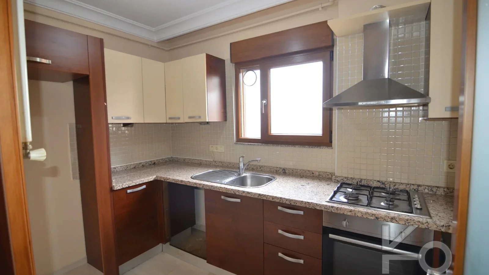 Laci̇vertcadde Ethemefendi'de Bağdat Cd. Yakini 2+1 70 M²net