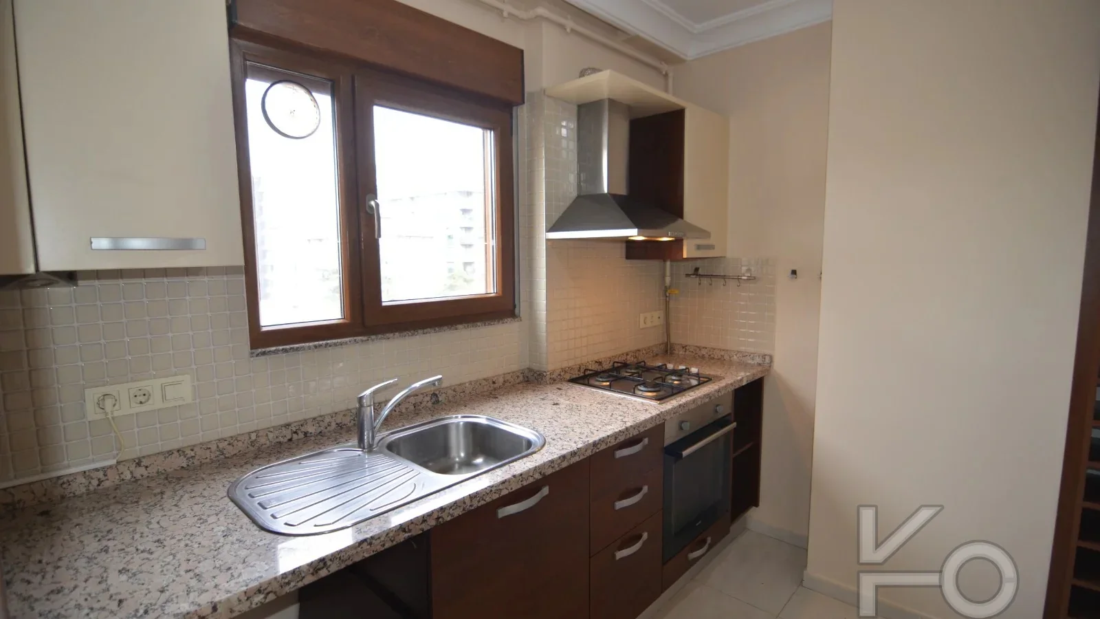 Laci̇vertcadde Ethemefendi'de Bağdat Cd. Yakini 2+1 70 M²net
