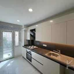Lacivert Cadde Caddebostan Bağdat Cad.2.paralelde 2025 Sıfır Ebeveynli Balkonlu 80m² Net 2+1