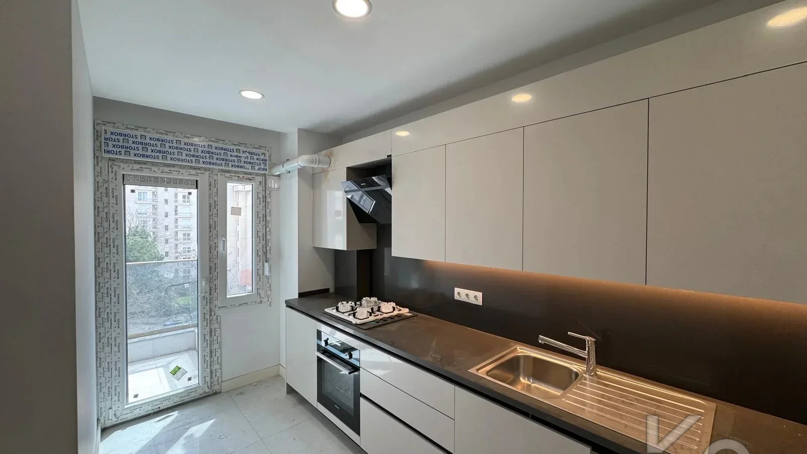 Lacivert Cadde Caddebostan Bağdat Cad.2.paralelde 2025 Sıfır Ebeveynli Balkonlu 80m² Net 2+1