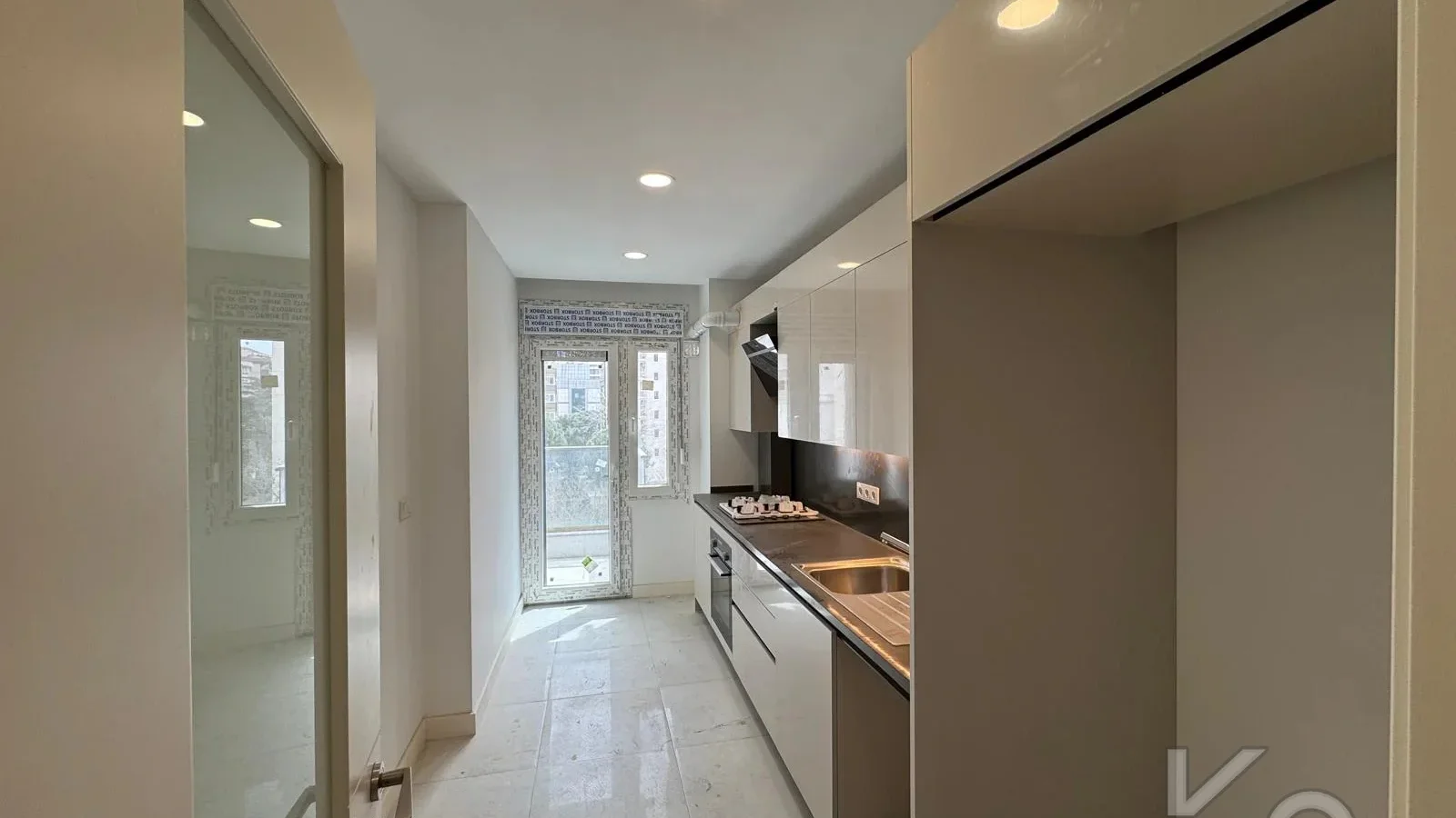 Lacivert Cadde Caddebostan Bağdat Cad.2.paralelde 2025 Sıfır Ebeveynli Balkonlu 80m² Net 2+1
