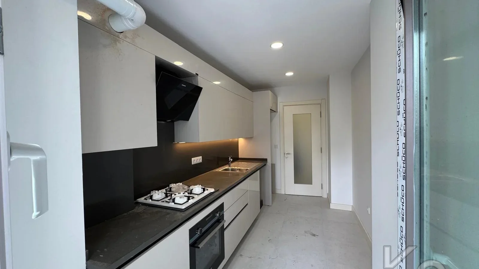 Lacivert Cadde Caddebostan Bağdat Cad.2.paralelde 2025 Sıfır Ebeveynli Balkonlu 80m² Net 2+1