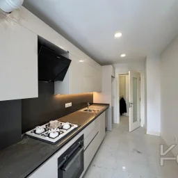 Lacivert Cadde Caddebostan Bağdat Cad.2.paralelde 2025 Sıfır Ebeveynli Balkonlu 80m² Net 2+1