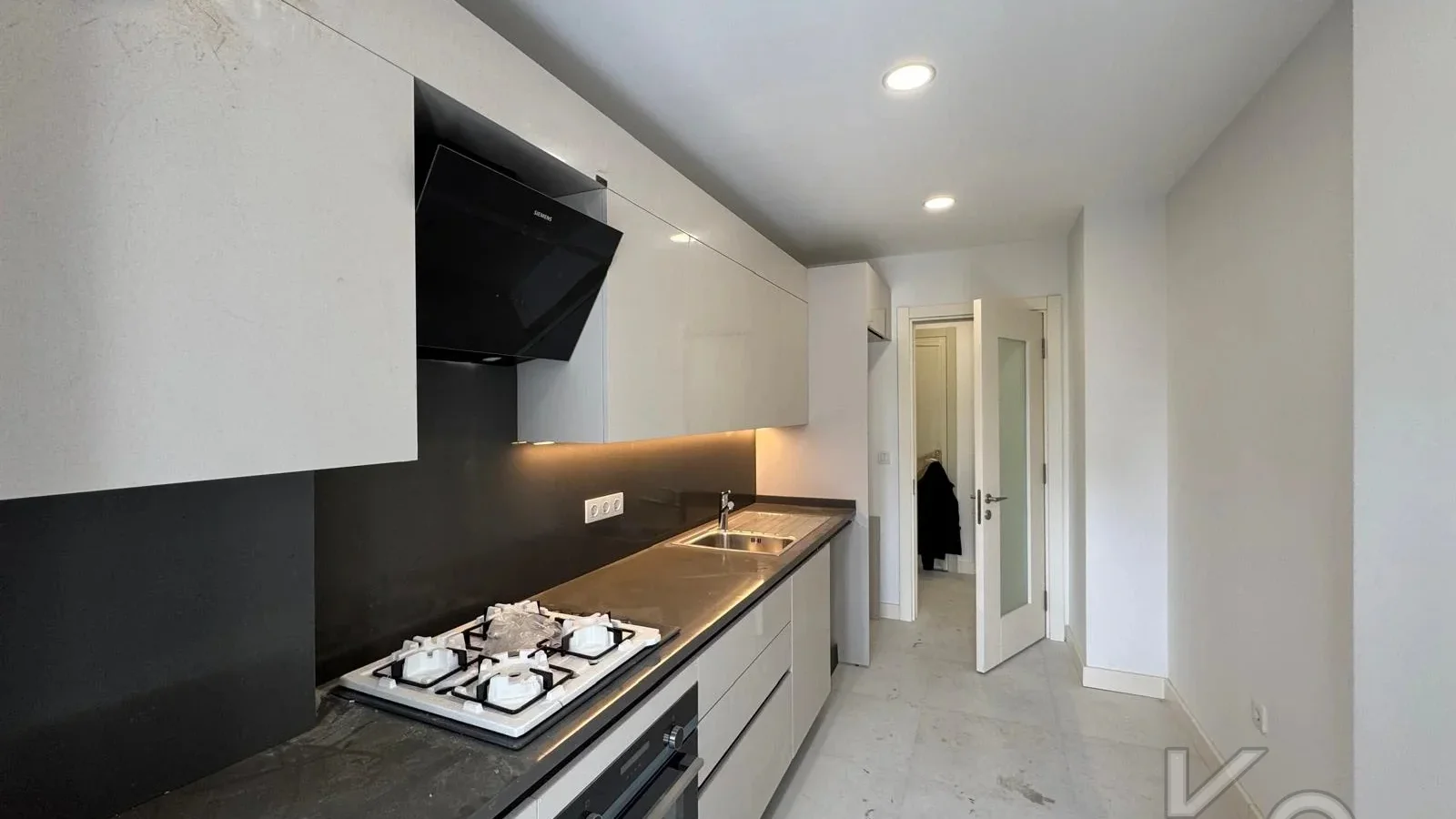 Lacivert Cadde Caddebostan Bağdat Cad.2.paralelde 2025 Sıfır Ebeveynli Balkonlu 80m² Net 2+1