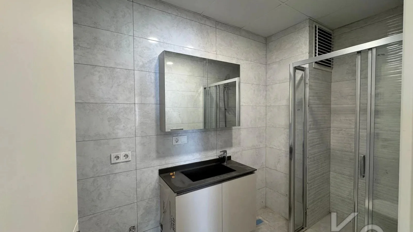 Lacivert Cadde Caddebostan Bağdat Cad.2.paralelde 2025 Sıfır Ebeveynli Balkonlu 80m² Net 2+1