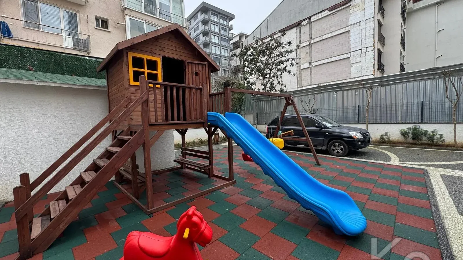 Lacivert Cadde Caddebostan Bağdat Cad.2.paralelde 2025 Sıfır Ebeveynli Balkonlu 80m² Net 2+1