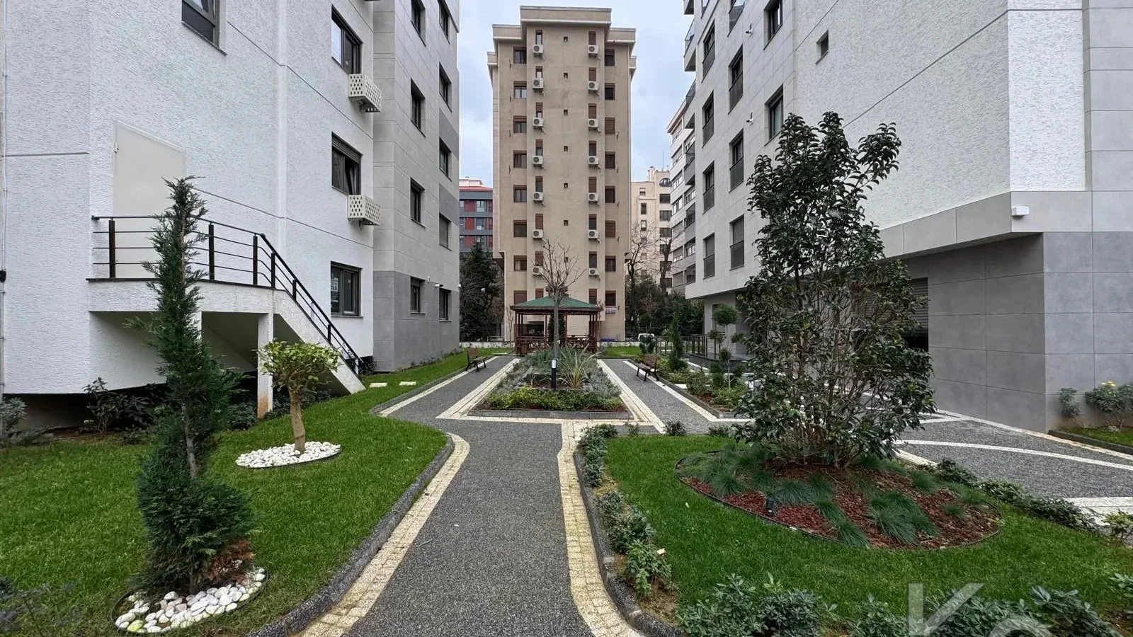 Lacivert Cadde Caddebostan Bağdat Cad.2.paralelde 2025 Sıfır Ebeveynli Balkonlu 80m² Net 2+1