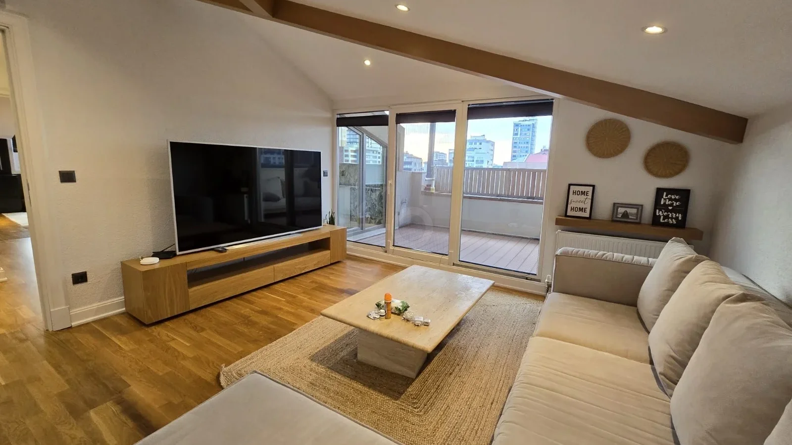 Lacivertcadde Gayrimenkul Erenköyde Divanın Sokağında Satılık 5+1 250 M² Net Dubleks 