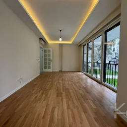 Laci̇vertcadde Çi̇ftehavuzlar Bağdat Yakini Sifirb Balkonlu 3+1