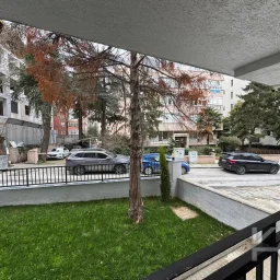 Laci̇vertcadde Çi̇ftehavuzlar Bağdat Yakini Sifirb Balkonlu 3+1