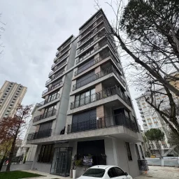 Laci̇vertcadde Çi̇ftehavuzlar Bağdat Yakini Sifirb Balkonlu 3+1