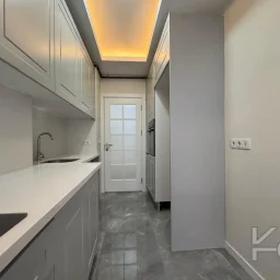 Laci̇vertcadde Çi̇ftehavuzlar Bağdat Yakini Sifirb Balkonlu 3+1