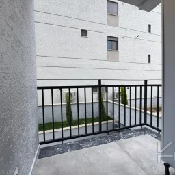 Laci̇vertcadde Çi̇ftehavuzlar Bağdat Yakini Sifirb Balkonlu 3+1
