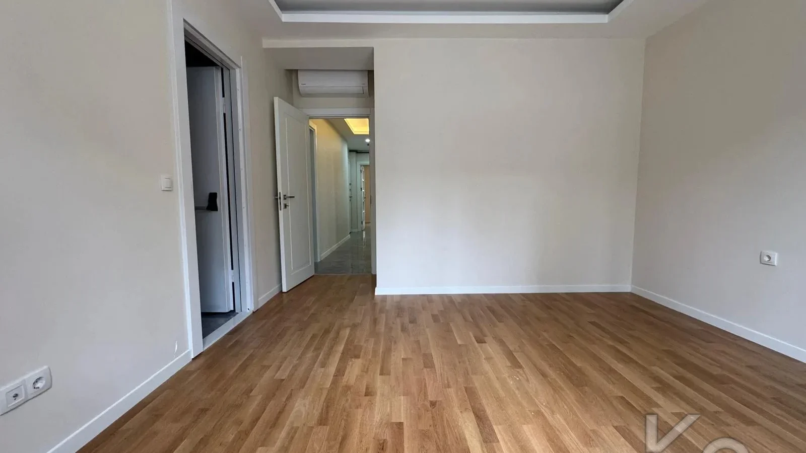 Laci̇vertcadde Çi̇ftehavuzlar Bağdat Yakini Sifirb Balkonlu 3+1