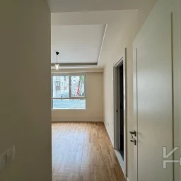 Laci̇vertcadde Çi̇ftehavuzlar Bağdat Yakini Sifirb Balkonlu 3+1