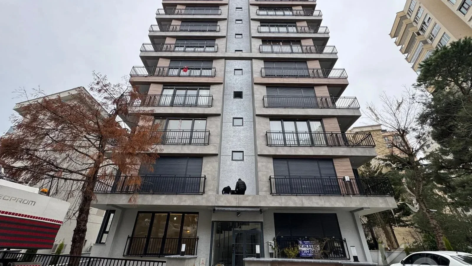 Laci̇vertcadde Çi̇ftehavuzlar Bağdat Yakini Sifirb Balkonlu 3+1