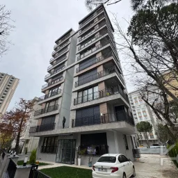 Laci̇vertcadde Çi̇ftehavuzlar Bağdat Yakini Sifirb Balkonlu 3+1