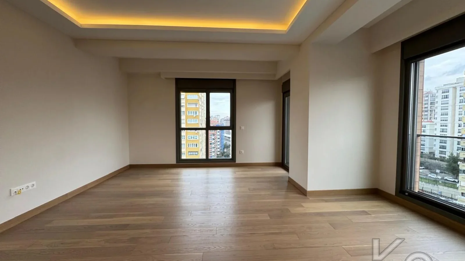 Laci̇vertcadde Suadi̇ye Beymen'i̇n Arkasi Sifir Balkon Ebeveyn 3+1