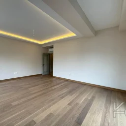 Laci̇vertcadde Suadi̇ye Beymen'i̇n Arkasi Sifir Balkon Ebeveyn 3+1