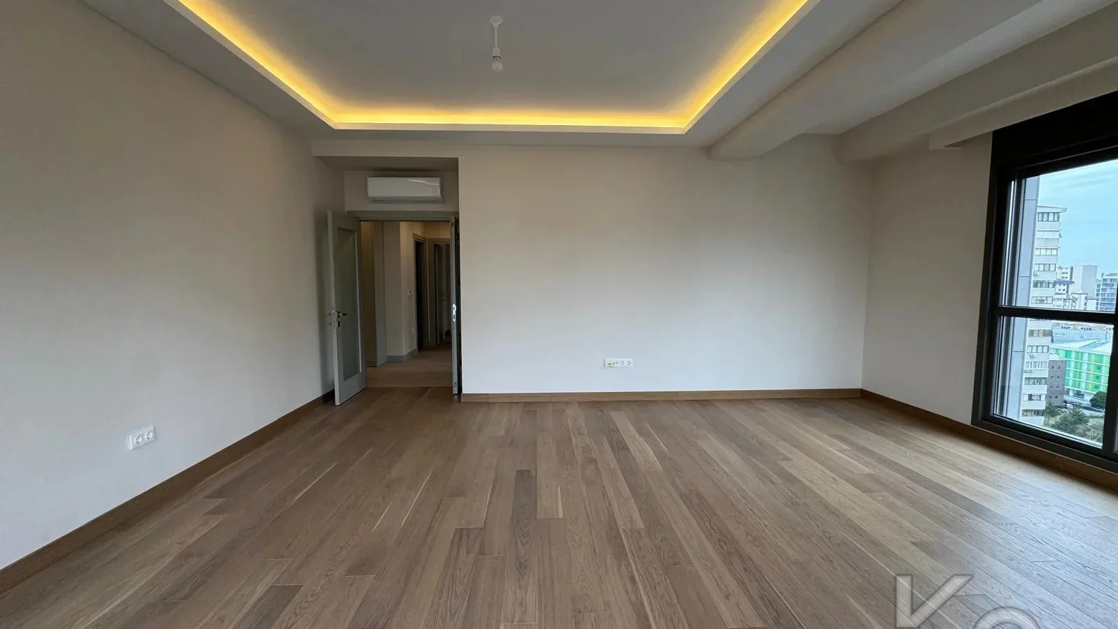 Laci̇vertcadde Suadi̇ye Beymen'i̇n Arkasi Sifir Balkon Ebeveyn 3+1