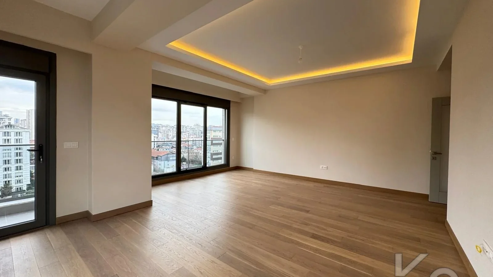 Laci̇vertcadde Suadi̇ye Beymen'i̇n Arkasi Sifir Balkon Ebeveyn 3+1