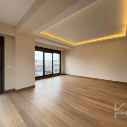 Laci̇vertcadde Suadi̇ye Beymen'i̇n Arkasi Sifir Balkon Ebeveyn 3+1