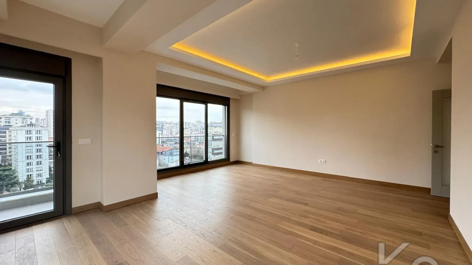 Laci̇vertcadde Suadi̇ye Beymen'i̇n Arkasi Sifir Balkon Ebeveyn 3+1