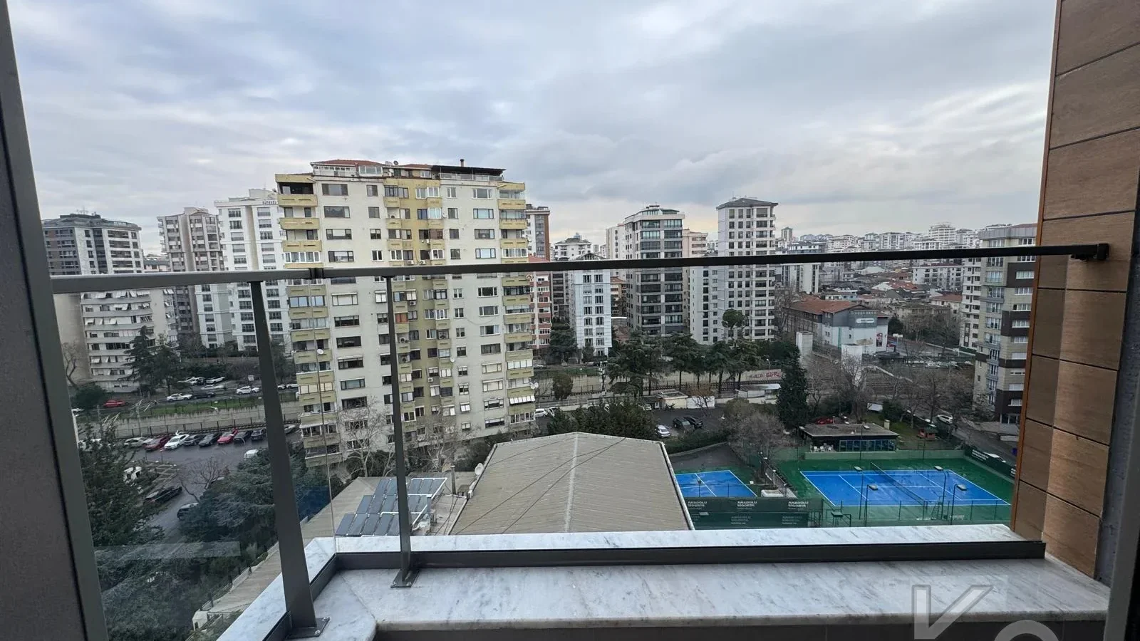 Laci̇vertcadde Suadi̇ye Beymen'i̇n Arkasi Sifir Balkon Ebeveyn 3+1