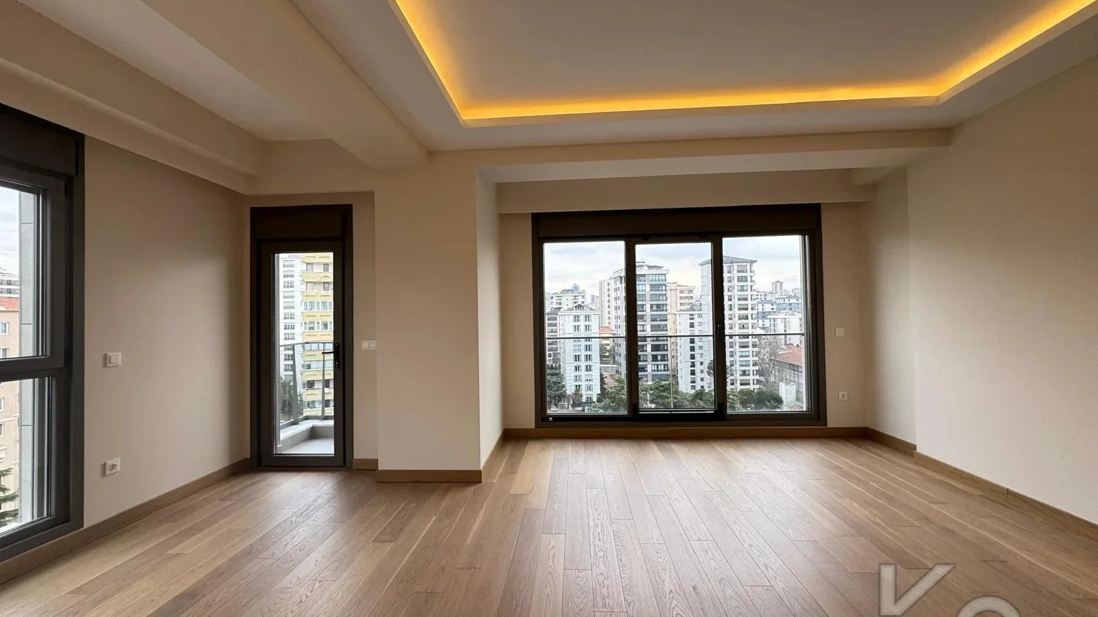 Laci̇vertcadde Suadi̇ye Beymen'i̇n Arkasi Sifir Balkon Ebeveyn 3+1