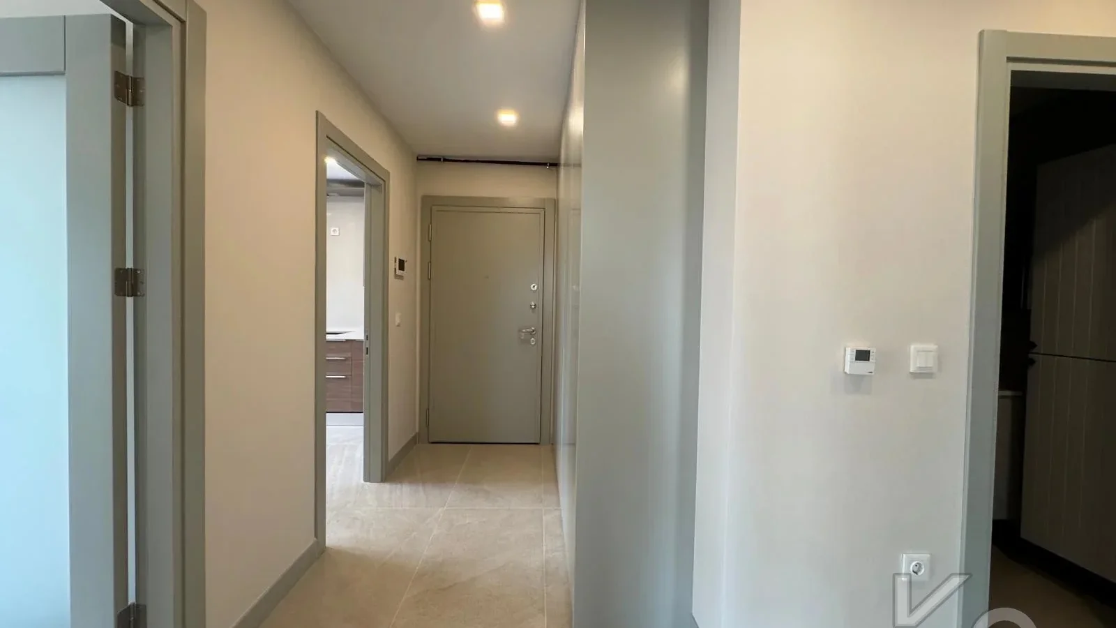 Laci̇vertcadde Suadi̇ye Beymen'i̇n Arkasi Sifir Balkon Ebeveyn 3+1