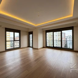 Laci̇vertcadde Suadi̇ye Beymen'i̇n Arkasi Sifir Balkon Ebeveyn 3+1
