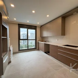 Laci̇vertcadde Suadi̇ye Beymen'i̇n Arkasi Sifir Balkon Ebeveyn 3+1