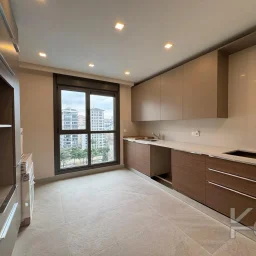 Laci̇vertcadde Suadi̇ye Beymen'i̇n Arkasi Sifir Balkon Ebeveyn 3+1