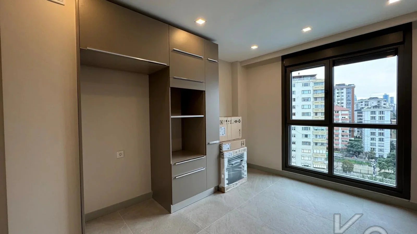 Laci̇vertcadde Suadi̇ye Beymen'i̇n Arkasi Sifir Balkon Ebeveyn 3+1