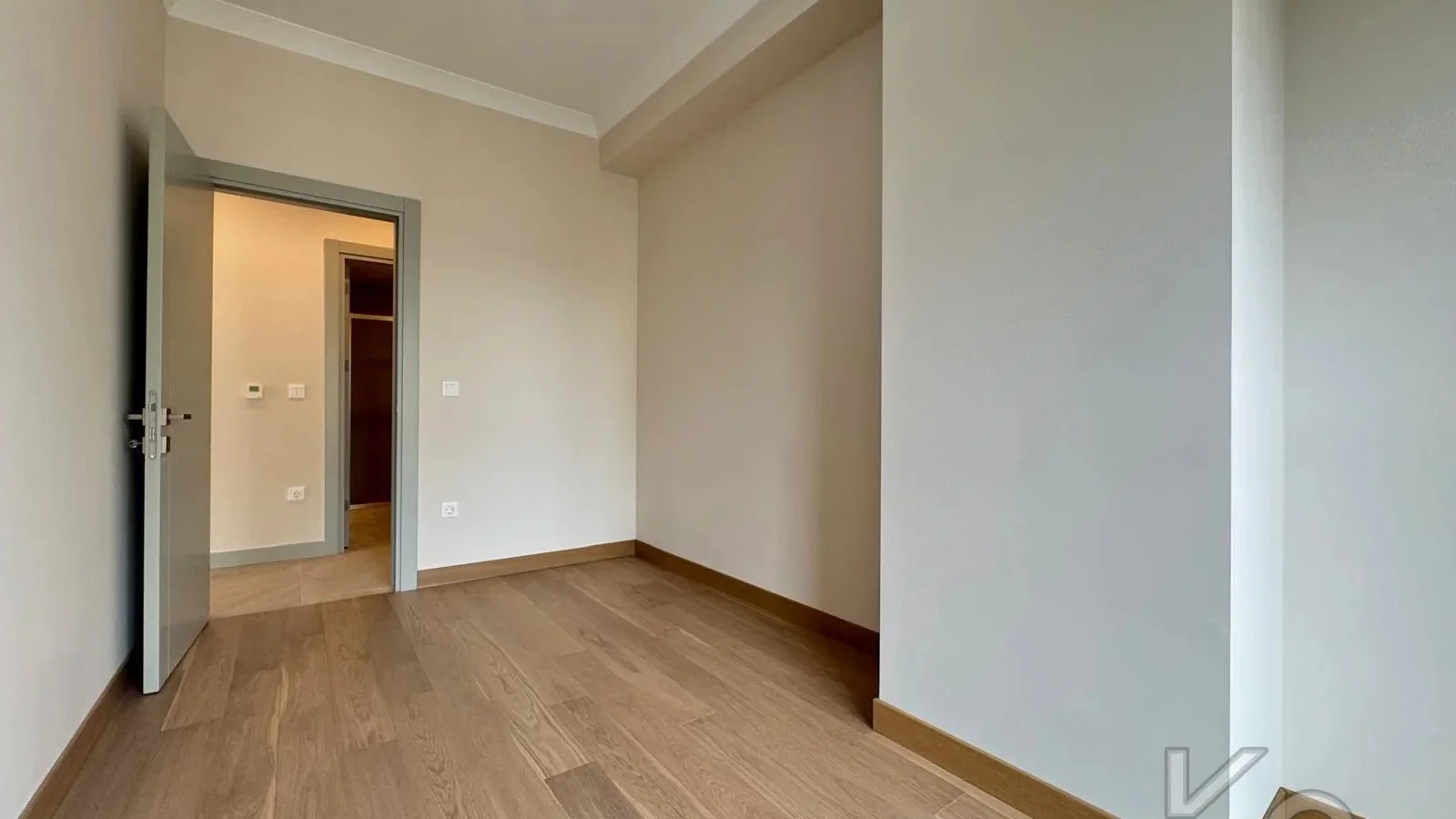 Laci̇vertcadde Suadi̇ye Beymen'i̇n Arkasi Sifir Balkon Ebeveyn 3+1