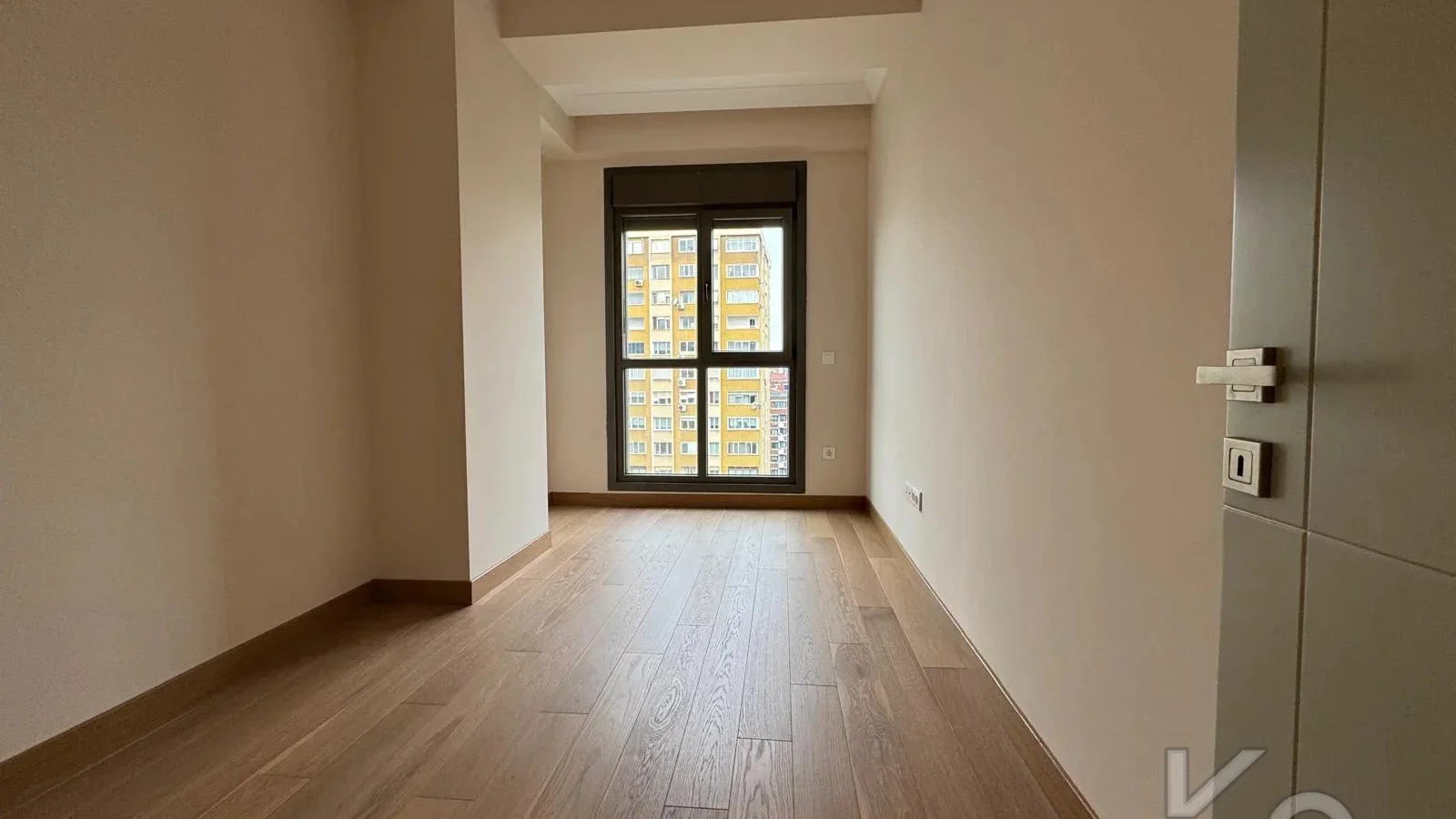 Laci̇vertcadde Suadi̇ye Beymen'i̇n Arkasi Sifir Balkon Ebeveyn 3+1