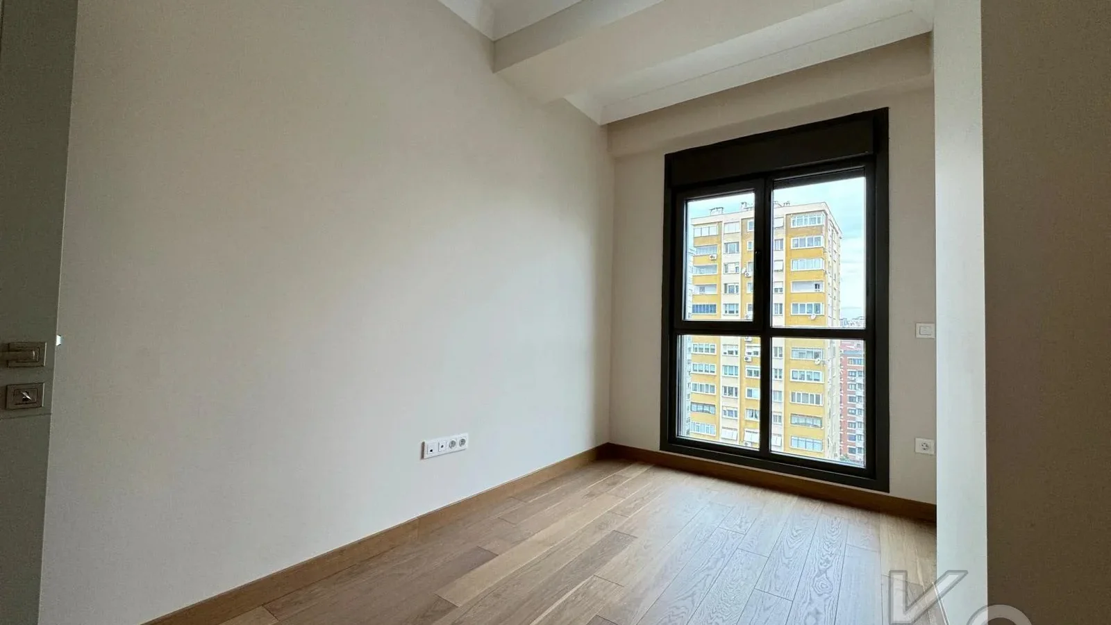Laci̇vertcadde Suadi̇ye Beymen'i̇n Arkasi Sifir Balkon Ebeveyn 3+1