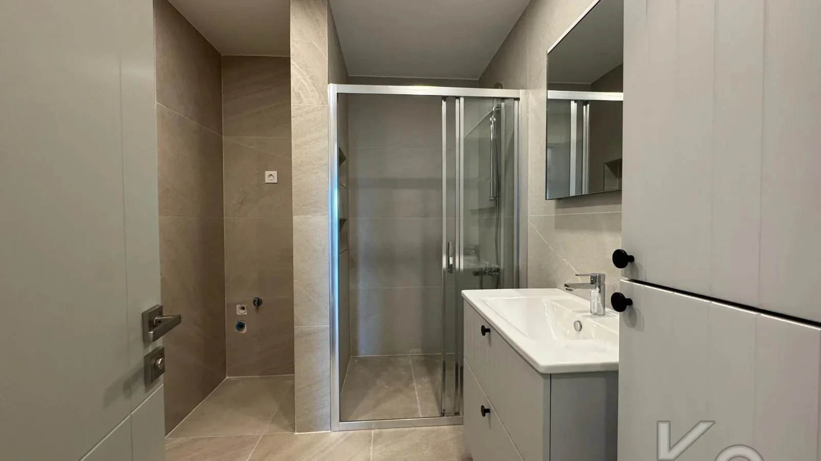 Laci̇vertcadde Suadi̇ye Beymen'i̇n Arkasi Sifir Balkon Ebeveyn 3+1