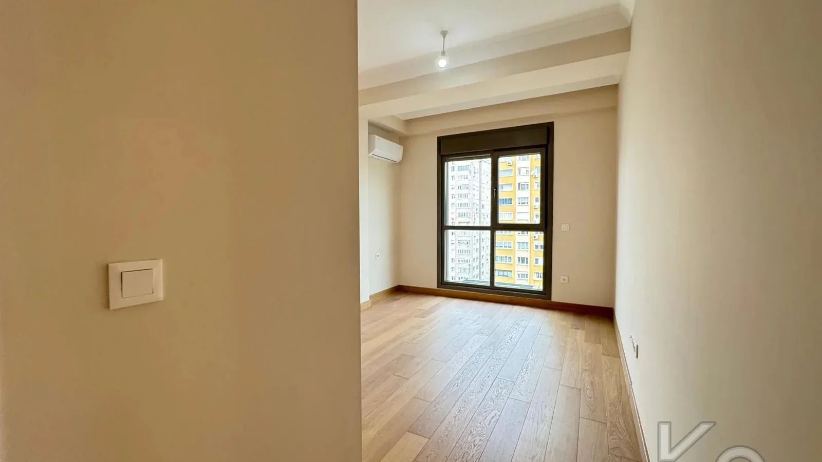 Laci̇vertcadde Suadi̇ye Beymen'i̇n Arkasi Sifir Balkon Ebeveyn 3+1