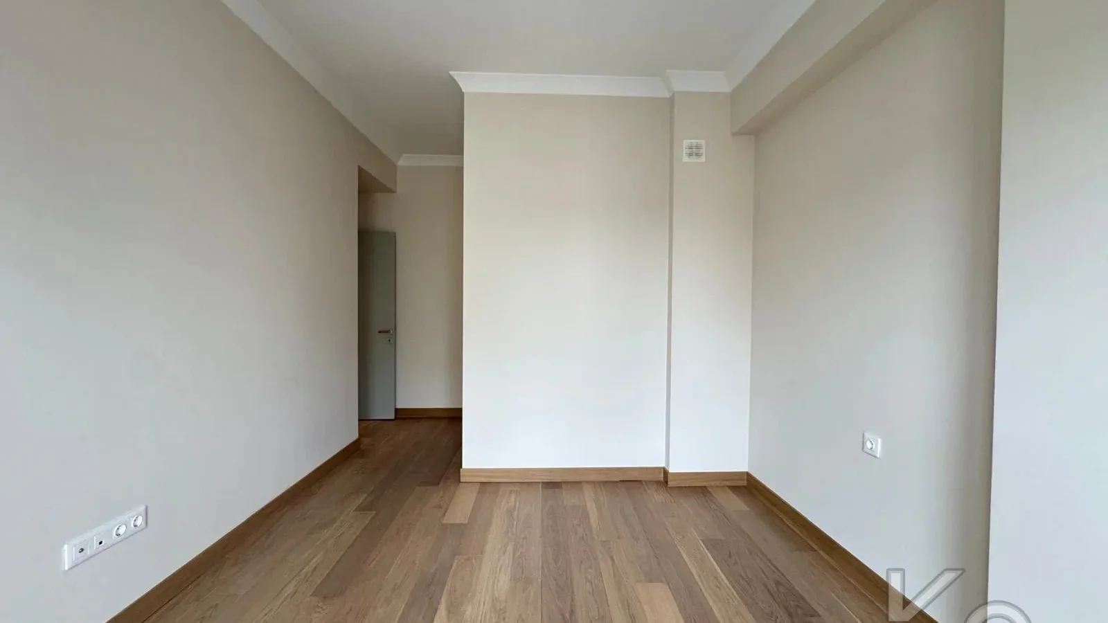 Laci̇vertcadde Suadi̇ye Beymen'i̇n Arkasi Sifir Balkon Ebeveyn 3+1