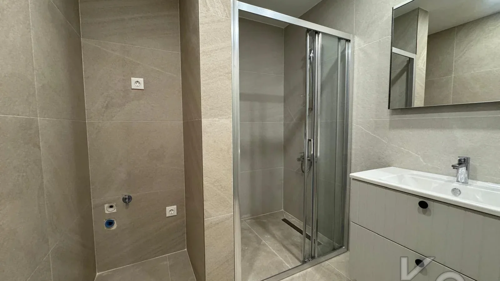 Laci̇vertcadde Suadi̇ye Beymen'i̇n Arkasi Sifir Balkon Ebeveyn 3+1