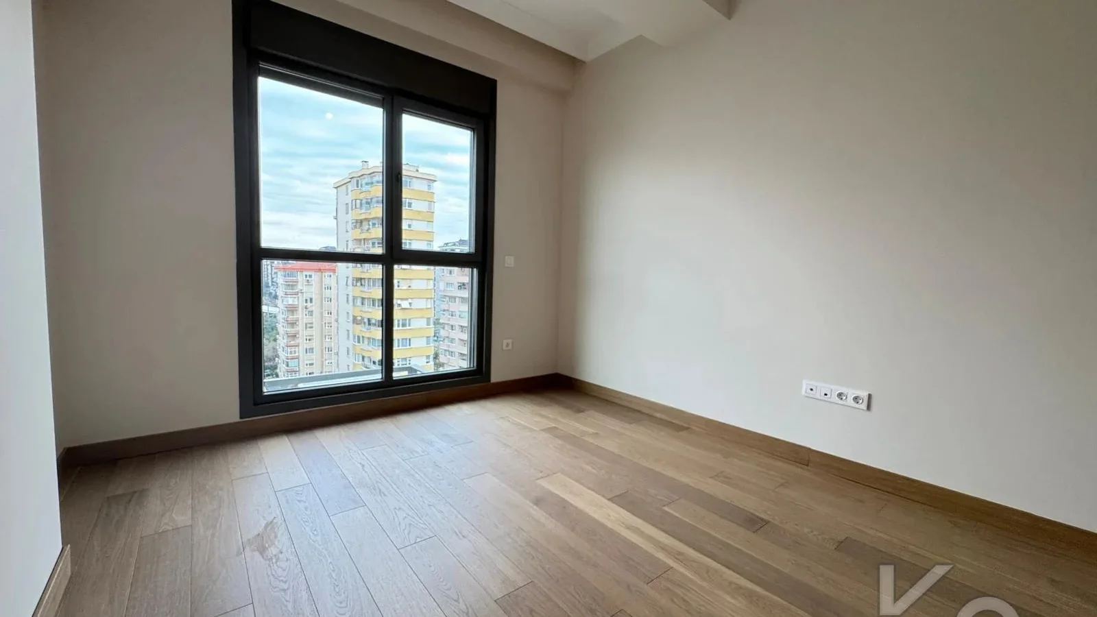 Laci̇vertcadde Suadi̇ye Beymen'i̇n Arkasi Sifir Balkon Ebeveyn 3+1