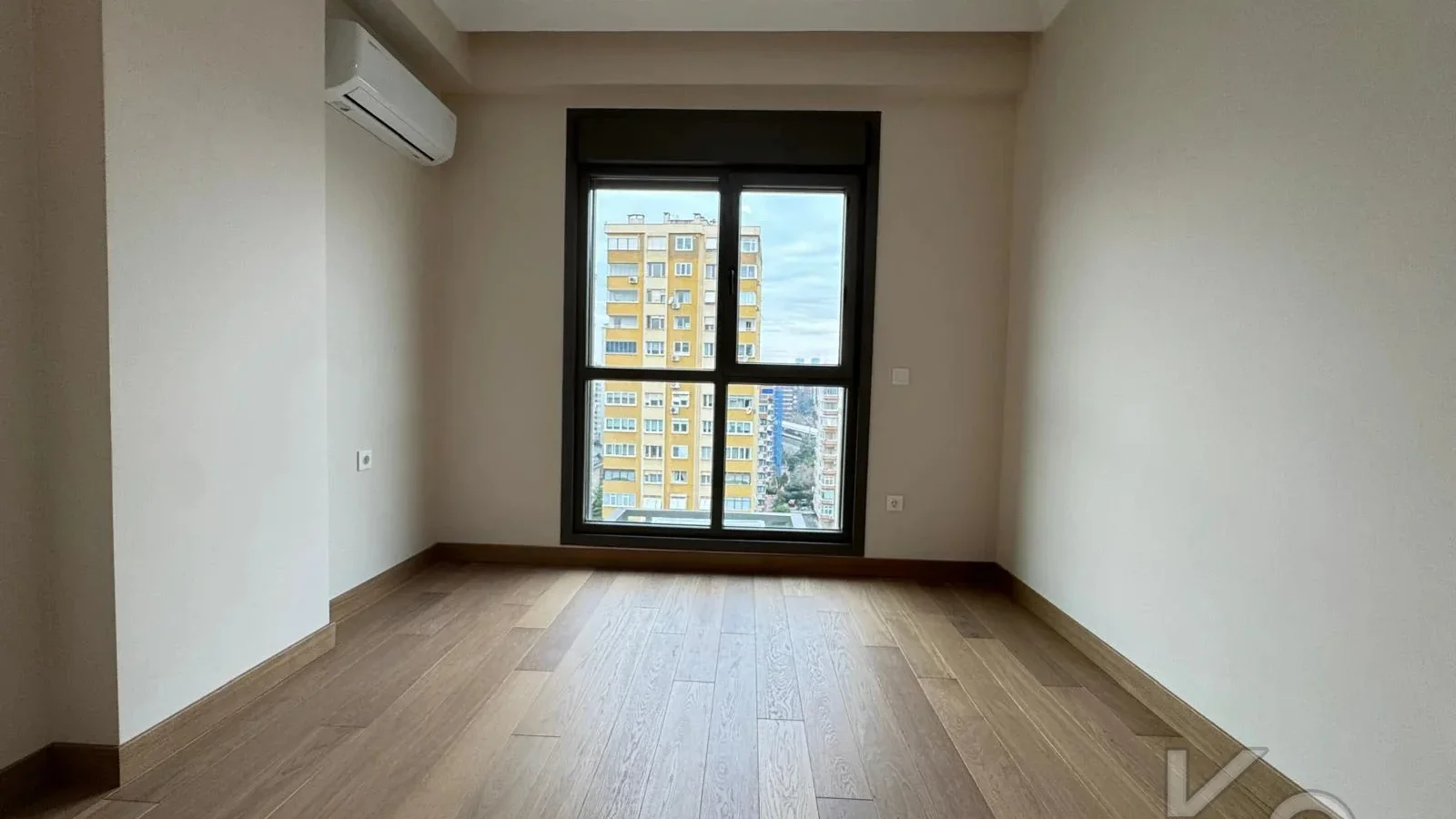 Laci̇vertcadde Suadi̇ye Beymen'i̇n Arkasi Sifir Balkon Ebeveyn 3+1