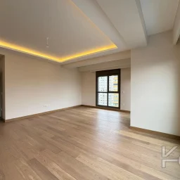 Laci̇vertcadde Suadi̇ye Beymen'i̇n Arkasi Sifir Balkon Ebeveyn 3+1